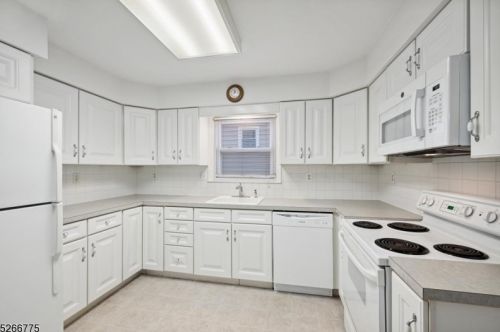 96 Fairmount Rd, Parsippany NJ 07054-3915 exterior