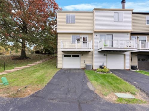 1101 Bonnie Brae Dr, Moon Twp, PA 15108-3872