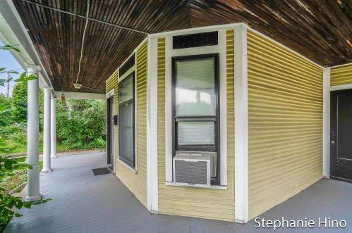 832 Wealthy St, Grand Rapids MI 49504-0062 exterior