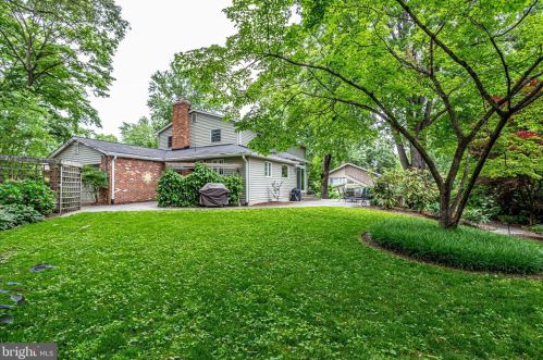 8909 Linton Ln, Alexandria VA 22308-2438 exterior