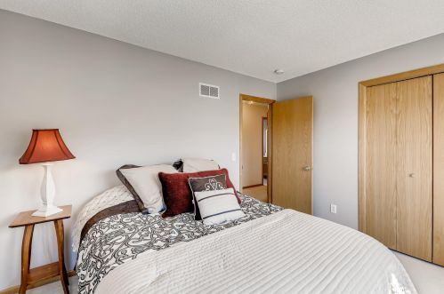 12 River Bend Pl, Chaska MN 55318-3303 exterior