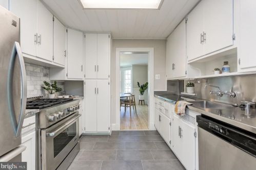 3912 Blackthorn St, Bethesda MD 20815-5056 exterior