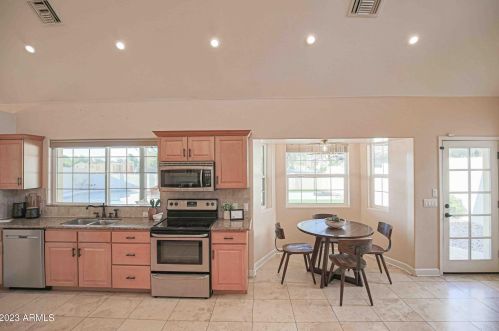 902 Claremont St, Phoenix AZ  85013-1360 exterior