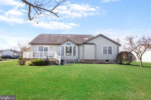 35 Wheaton Dr, Littlestown PA 17340-1354 exterior