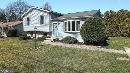 255 Clover Ln, Hanover, PA 17331-9250