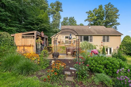 6323 Orchard Trl, Fennville, MI 49408-8454