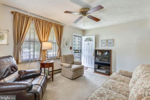 902 Lewis Ave, Rockville MD 20851-2350 exterior