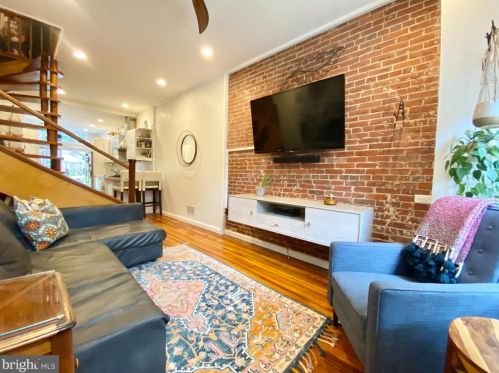 208 Carpenter St, Philadelphia PA  19147-4214 exterior