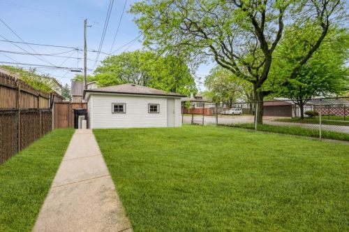 9400 Racine Ave, Chicago IL 60643-5401 exterior