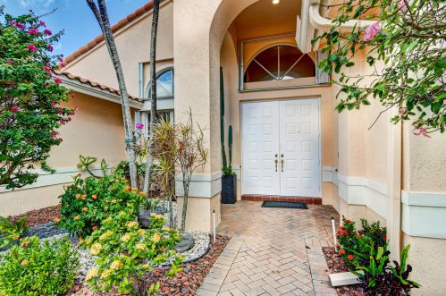 5407 Landon Cir, Boynton Beach FL 33437-1672 exterior