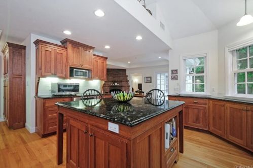 62 Greenwich Rd, Armonk NY 10504-2314 exterior