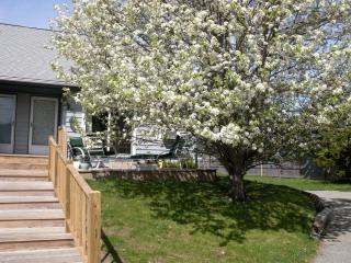 26 Ellery Ave, Middletown, RI 02842-6008