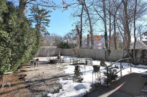 62 22 St, Huntington Station NY 11746-2230 exterior