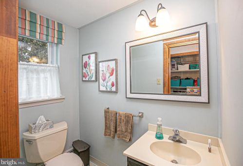 66 Red Lion Rd, Huntingdon Valley PA 19006-6436 exterior