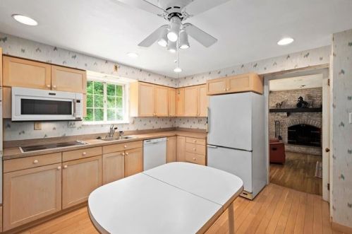 2006 Garrick Dr, Pittsburgh PA 15235-5034 exterior