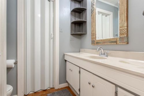 214 8 St, Irving TX 75060-5210 exterior