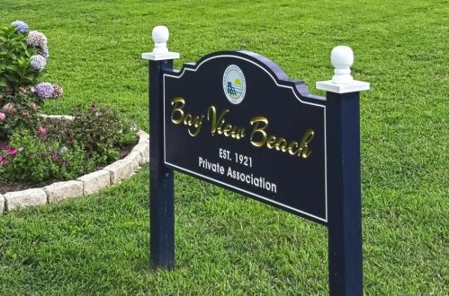 3 Hillcrest Ave, Milford CT 06460-7333 exterior