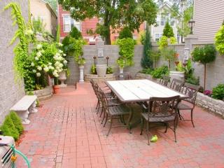 1635 Erie St, Chicago IL  60622-6015 exterior