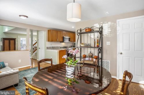 7513 Cross Gate Ln, Alexandria VA 22315-4619 exterior