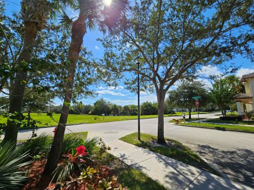 2125 Glen Ridge Dr, Fort Pierce FL  34952-8023 exterior