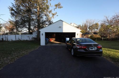 323 Oak St, New Britain CT  06051-1224 exterior