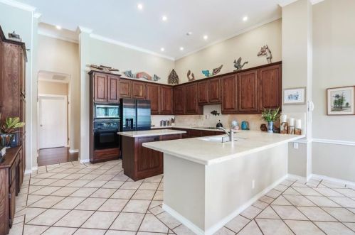 3006 Barton Pt Dr, Austin TX 78733-6322 exterior