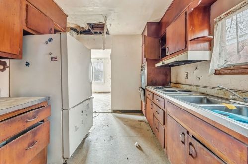 1321 Beechview Ave, Pittsburgh PA  15216-3343 exterior