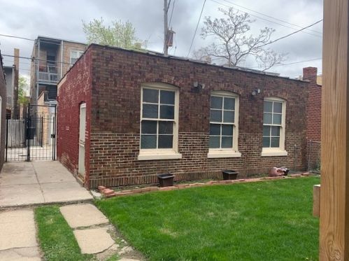 8030 Eberhart Ave, Chicago IL 60637-2484 exterior