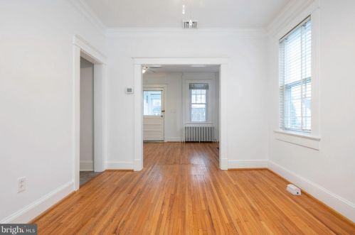 16 Masonic View Ave, Alexandria VA  22301-2204 exterior