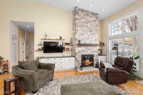 3031 Thorncrest Dr, Grand Rapids MI 49546-7358 exterior