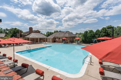 6636 Hampton View Pl, Mc Lean VA 22101-6003 exterior