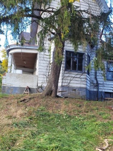 153 Jucunda St, Pittsburgh, PA 15210-1658