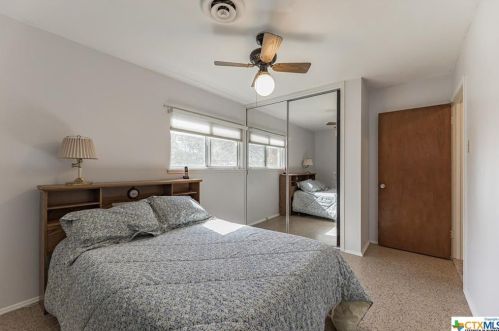 5922 Timberrock Dr, San Antonio TX 78242-1052 exterior