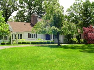 58 Nicholson Dr, Chatham Township, NJ 07928-1171