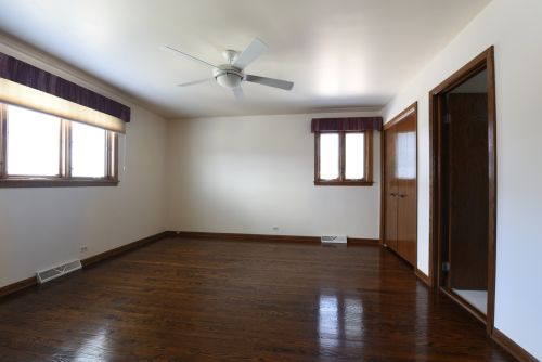 6800 Minnetonka Ave, Chicago IL 60646-1518 exterior