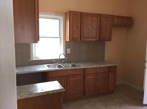 7409 Peoria St, Chicago, IL 60621-1625