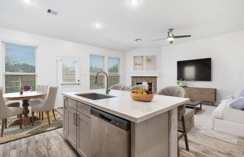 438 Cape Conroe Dr, Montgomery TX  77356-5710 exterior