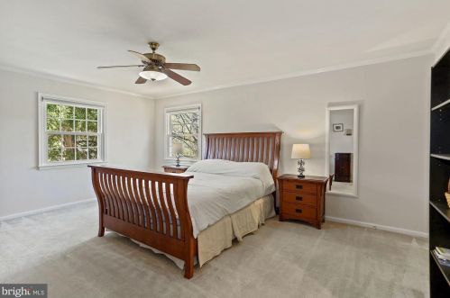 701 Rdg Dr, Mc Lean VA 22101-1620 exterior