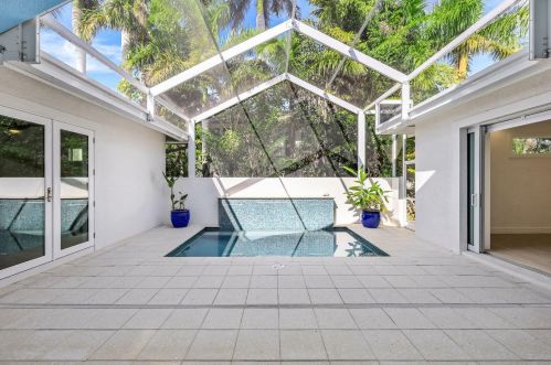 2100 Curtis St, Naples FL 34102 exterior