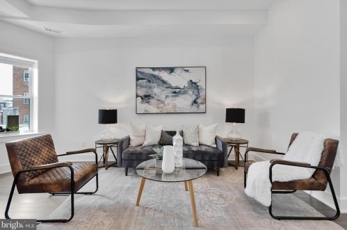 3453 Holmead Pl, Washington, DC 20010-3455