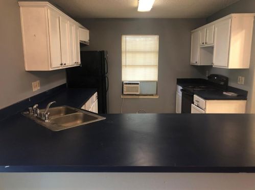 1015 Clarendon Dr, Dallas TX  75208-7004 exterior