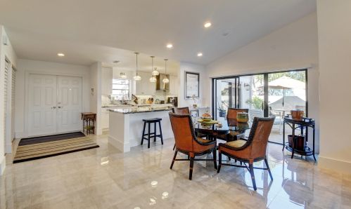 11 Gln Dr, Boynton Beach FL 33436-6207 exterior