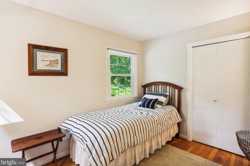 18052 Ml Crk Dr, Rockville MD 20855-1000 exterior