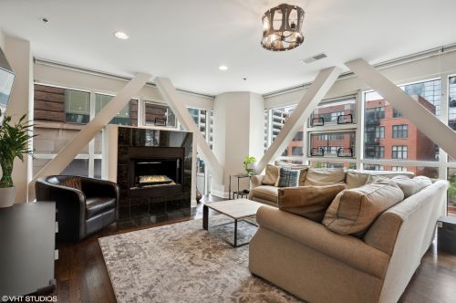 400 Orleans St, Chicago, IL 60654-4409