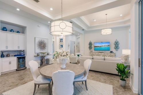 8975 Shenendoah Cir, Naples FL 34113-1670 exterior