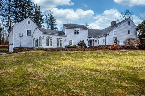 2 Mountain Spring Rd, Farmington, CT 06032-1613