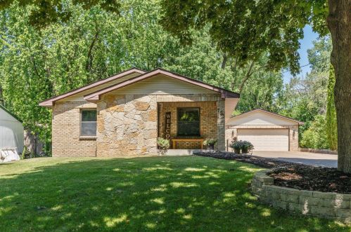 103 Greenwood St, Saint Paul, MN 55115-1627