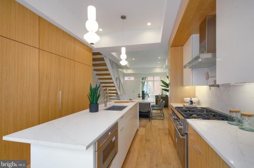 516 21 St, Philadelphia PA 19130-1401 exterior