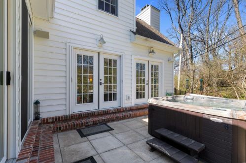 2332 Divot Dr, Saint Louis MO 63131-3240 exterior