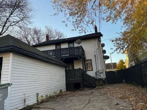 2800 Melvina St, Milwaukee WI  53216-2647 exterior